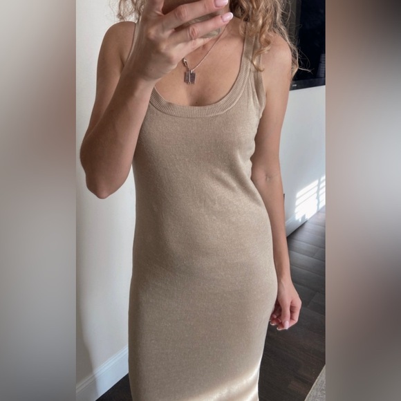 bill blass Dresses & Skirts - Bill Blass linen jersey dress size XS tan color midi length